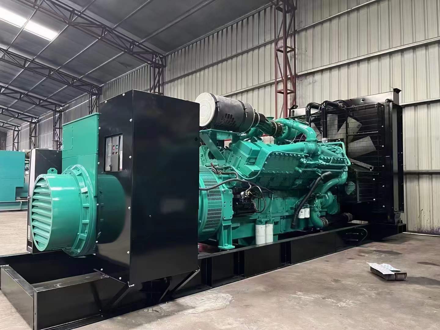 花山如何降低 800kW 柴油发电机输出电流的波动？