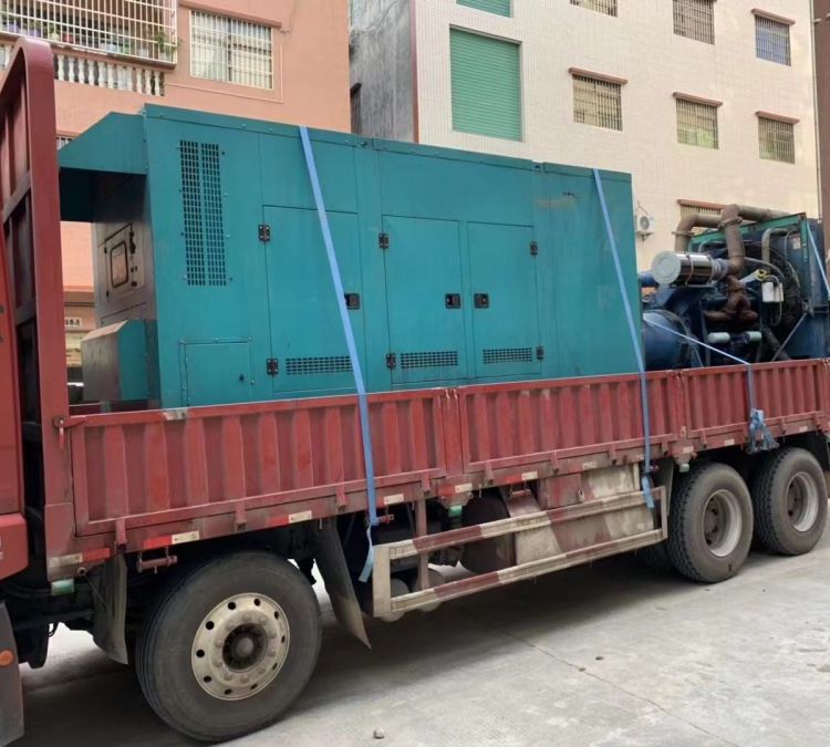 花山如何在不同负载率下确保 400KW 柴油发电机组的正常运行？