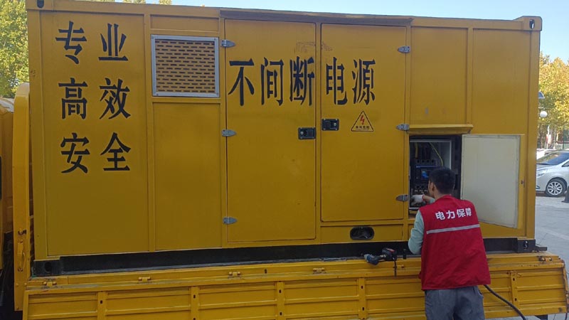 花山柴油发电机组和UPS电源配合使用时，如何避免切换过程中的电力中断？